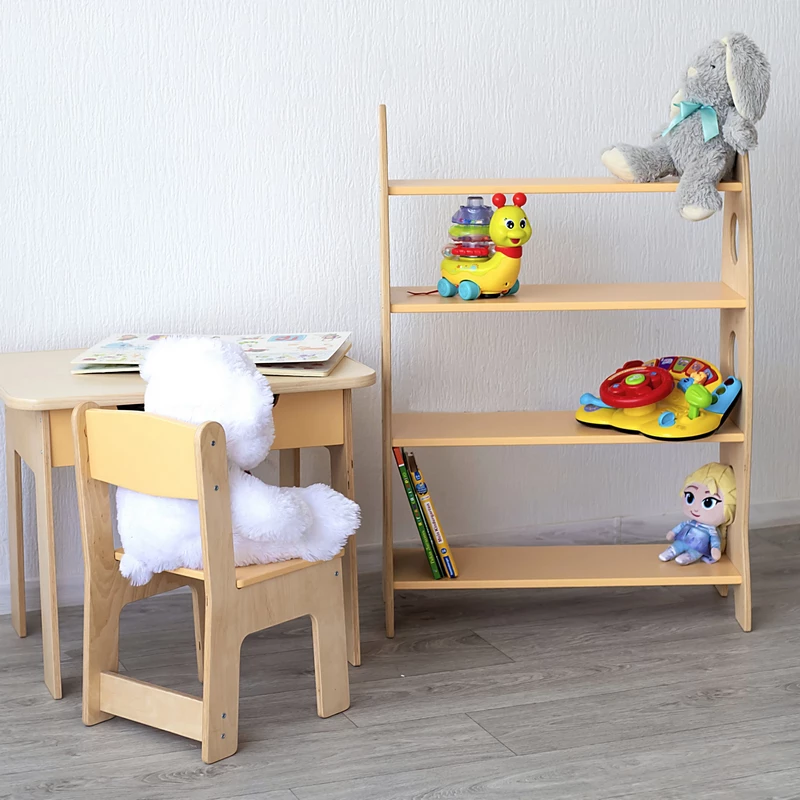 Spielzeugregal in Raketenform aus natürlichem Holz