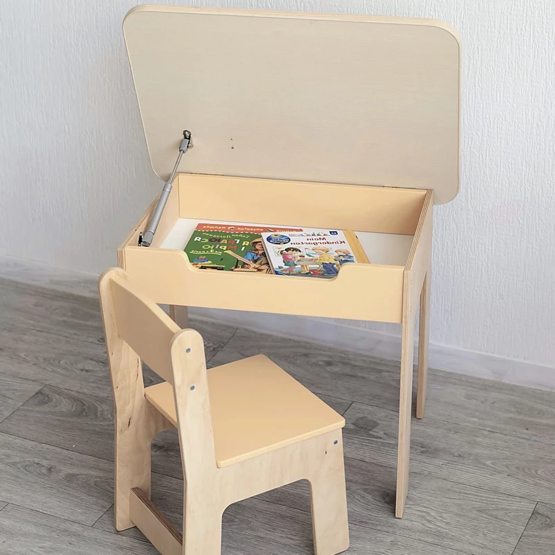 Weißer Kindertisch und Stuhl mit sicheren, abgerundeten Kanten