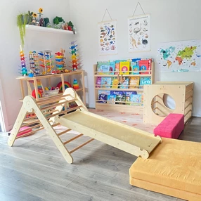 Pikler-Dreieck mit Rutsche für Kinder ab 2 Jahren